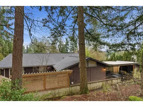 236 SW Collins St, Portland, OR 97219