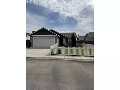 230 Dark Canyon Ave, Umatilla, OR 97882