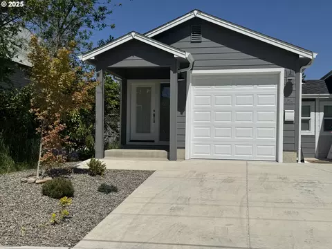 154 SE Mosher Ave, Roseburg, OR 97470