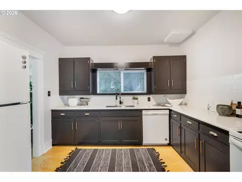 Kitchen - 2774 Potter St, Eugene, OR 97405 photo 1 of 4