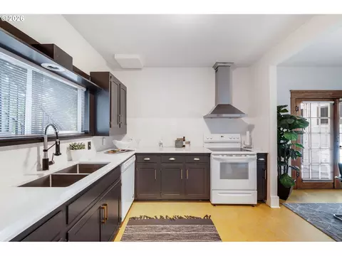 Kitchen - 2774 Potter St, Eugene, OR 97405 photo 2 of 4