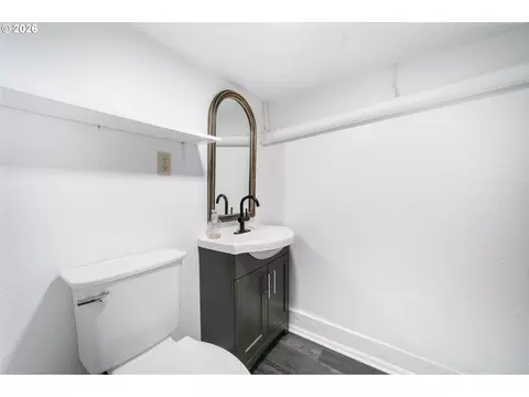 Bath - 2774 Potter St, Eugene, OR 97405 photo 5 of 5