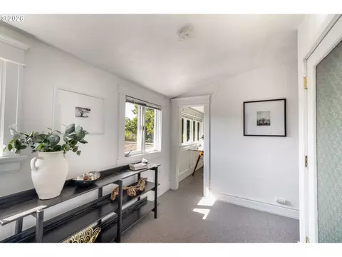 Entry Way - 2774 Potter St, Eugene, OR 97405 photo 5 of 7