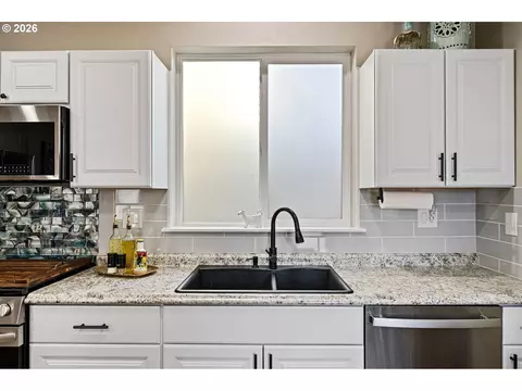 Kitchen - 1805 Enchantment Dr, Eugene, OR 97402 photo 4 of 4