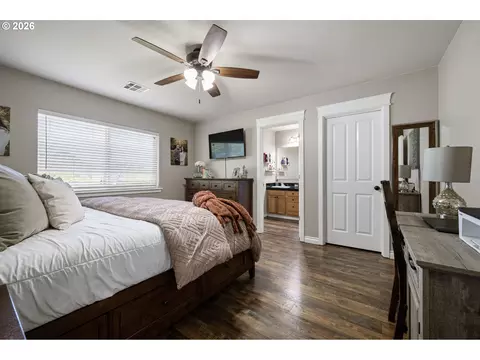 Bedroom - 1805 Enchantment Dr, Eugene, OR 97402 photo 6 of 8