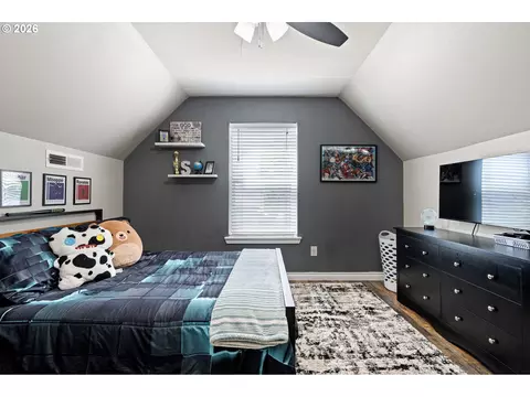 Bedroom - 1805 Enchantment Dr, Eugene, OR 97402 photo 2 of 8