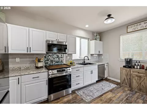 Kitchen - 1805 Enchantment Dr, Eugene, OR 97402 photo 2 of 4