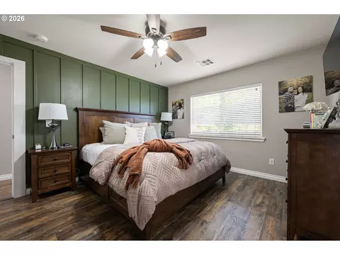Bedroom - 1805 Enchantment Dr, Eugene, OR 97402 photo 7 of 8
