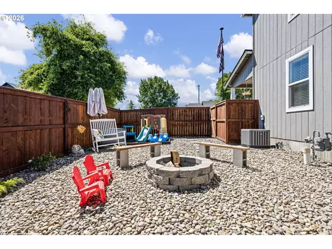 Exterior - 1805 Enchantment Dr, Eugene, OR 97402 photo 5 of 9