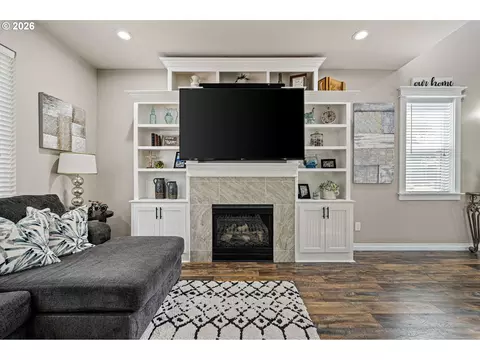 Living - 1805 Enchantment Dr, Eugene, OR 97402 photo 3 of 4