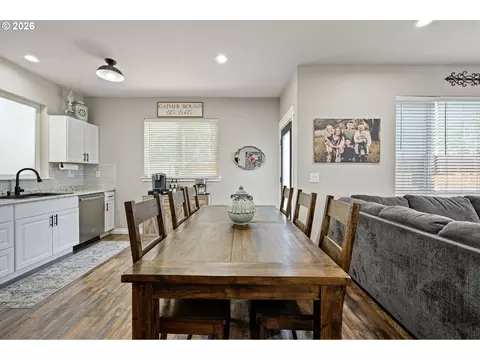 Dining - 1805 Enchantment Dr, Eugene, OR 97402 photo 2 of 2