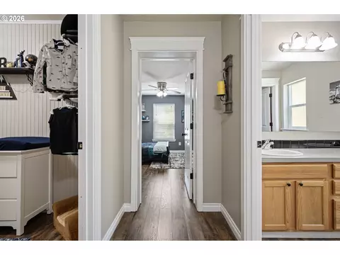 Entry Way - 1805 Enchantment Dr, Eugene, OR 97402 photo 8 of 8