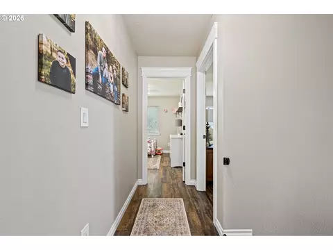 Entry Way - 1805 Enchantment Dr, Eugene, OR 97402 photo 7 of 8