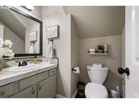 Bath - 1805 Enchantment Dr, Eugene, OR 97402 photo 1 of 5