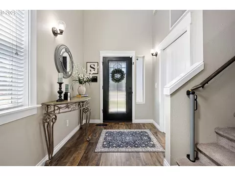 Entry Way - 1805 Enchantment Dr, Eugene, OR 97402 photo 3 of 8