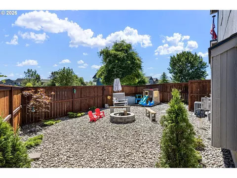 Exterior - 1805 Enchantment Dr, Eugene, OR 97402 photo 4 of 9