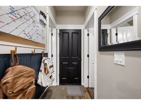 Entry Way - 1805 Enchantment Dr, Eugene, OR 97402 photo 5 of 8