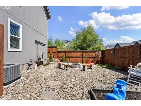 Exterior - 1805 Enchantment Dr, Eugene, OR 97402 photo 7 of 9