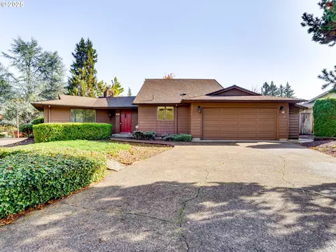 1012 NW Oakwood Cir, Mcminnville, OR 97128
