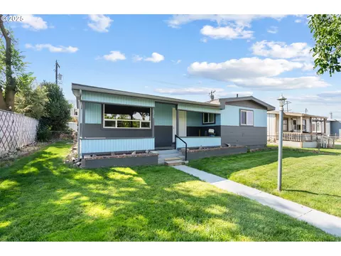 620 7th St, Umatilla, OR 97882