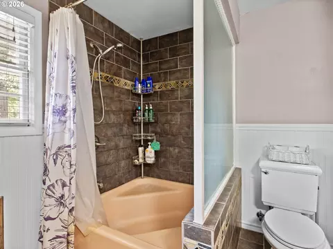 Bath - 15905 SE Ruby Dr, Milwaukie, OR 97267 photo 2 of 2