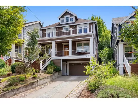 3742 NE Holman St, Portland, OR 97211