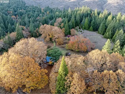 1480 Bridge Ln, Wolf Creek, OR 97497