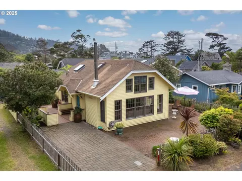 4445 Independence Ave, Neskowin, OR 97149
