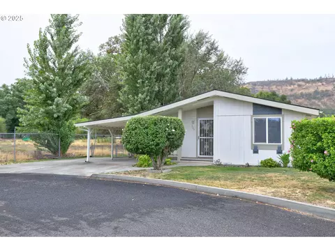 950 Pomona St #127, The Dalles, OR 97058