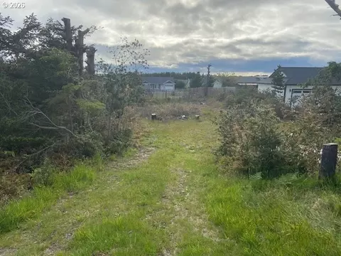 31311 J Pl, Ocean Park, WA 98640