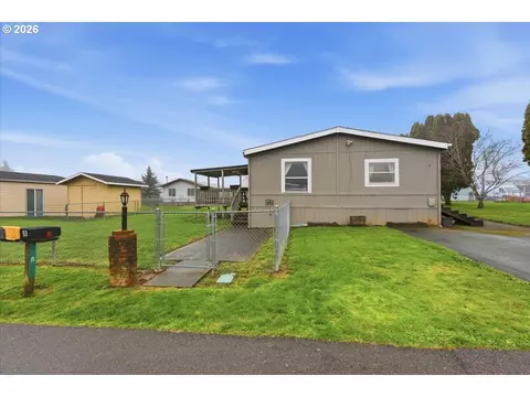 41150 SE Kitzmiller Rd #8, Eagle Creek, OR 97022