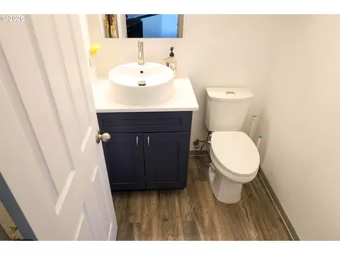 Bath - 415 E Browning Ave, Hermiston, OR 97838 photo 4 of 4