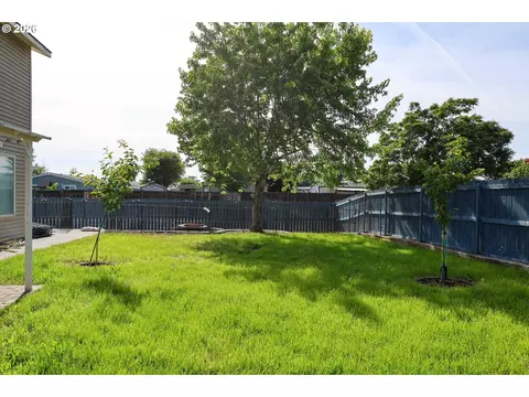 Exterior - 415 E Browning Ave, Hermiston, OR 97838 photo 4 of 6