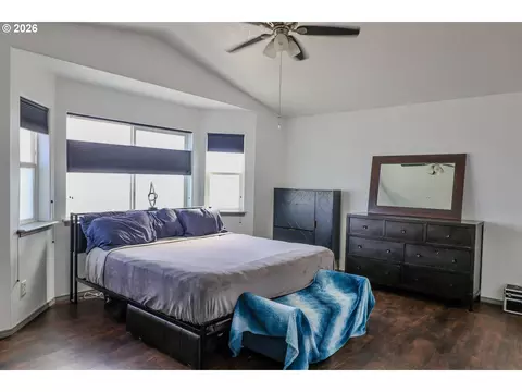 Bedroom - 415 E Browning Ave, Hermiston, OR 97838 photo 1 of 2
