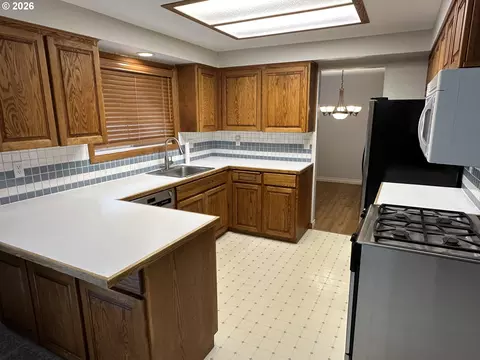 Kitchen - 9150 SW Apache Dr, Tualatin, OR 97062 photo 1 of 3