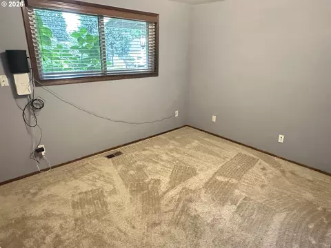 Bedroom - 9150 SW Apache Dr, Tualatin, OR 97062 photo 4 of 4