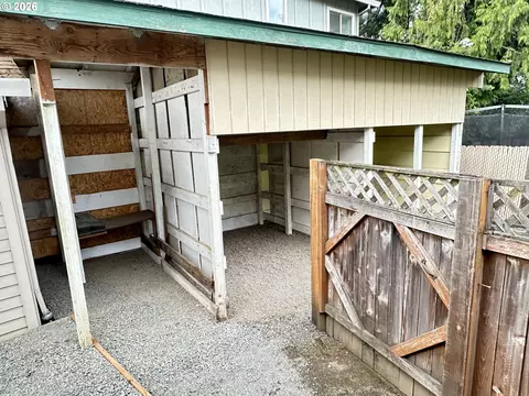 Exterior - 9150 SW Apache Dr, Tualatin, OR 97062 photo 5 of 7