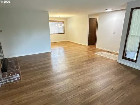 Living - 9150 SW Apache Dr, Tualatin, OR 97062 photo 2 of 4