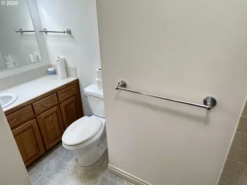 Bath - 9150 SW Apache Dr, Tualatin, OR 97062 photo 2 of 3