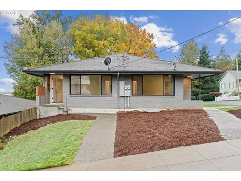 Exterior - 635 NE Dallas St, Camas, WA 98607 photo 2 of 3