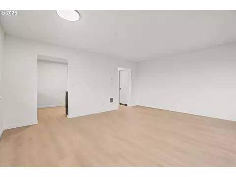 Living - 635 NE Dallas St, Camas, WA 98607 photo 5 of 7