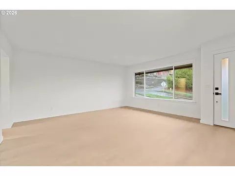 Living - 635 NE Dallas St, Camas, WA 98607 photo 6 of 7