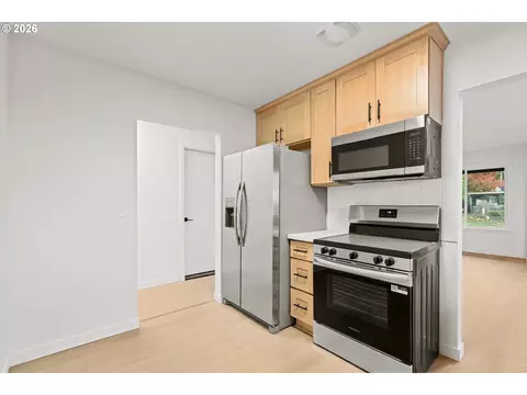 Kitchen - 635 NE Dallas St, Camas, WA 98607 photo 7 of 7