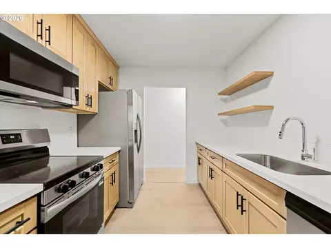 Kitchen - 635 NE Dallas St, Camas, WA 98607 photo 2 of 7