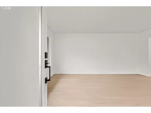 Living - 635 NE Dallas St, Camas, WA 98607 photo 1 of 7