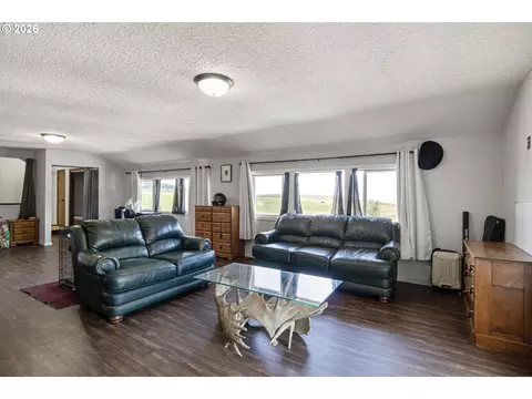 Living - 11523 Summit Loop, Turner, OR 97392 photo 3 of 3