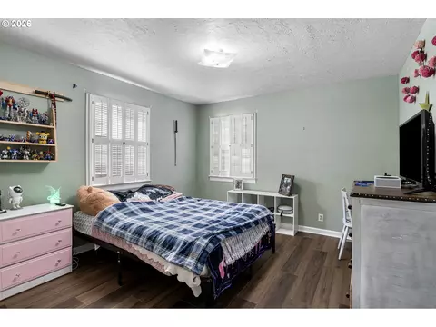 Bedroom - 11523 Summit Loop, Turner, OR 97392 photo 1 of 6