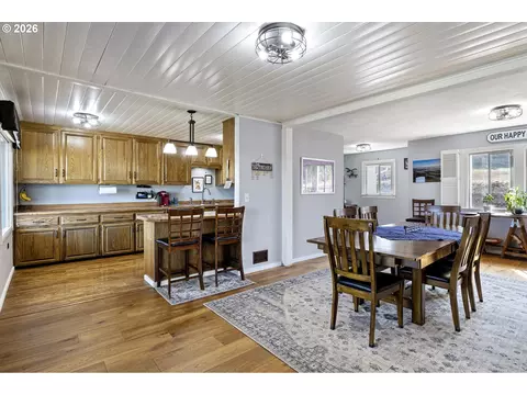 Dining - 11523 Summit Loop, Turner, OR 97392 photo 2 of 2
