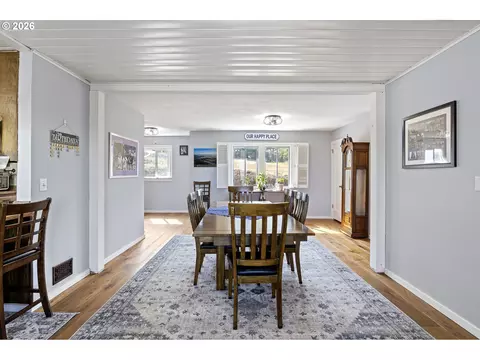Dining - 11523 Summit Loop, Turner, OR 97392 photo 1 of 2