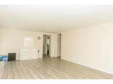 Living - 1620 9th St, Springfield, OR 97477 photo 5 of 7